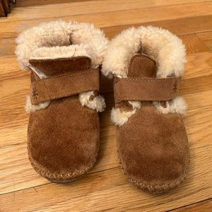 LL Bean toddler size 9-10 furry slippers
